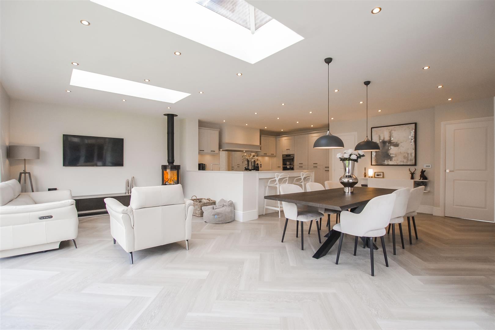 5 Bed Detached House For Sale - Main Image